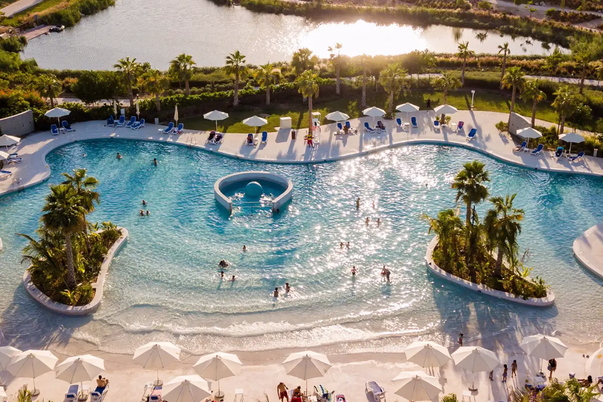 653595514-utopia-amenities-malibu-bay-4x3_1